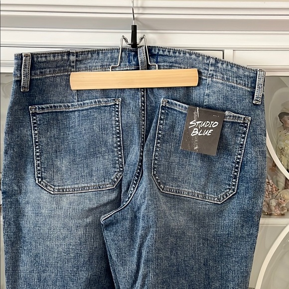 Studio Blue Jeans high rise, wide leg ankle jeans - Picture 3 of 4